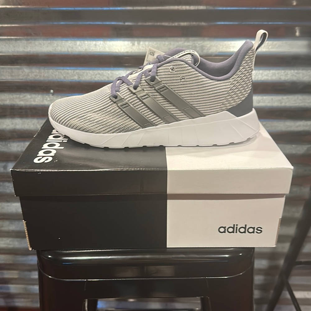 Adidas men’s size 10 grey and white questar flow athletic shoe.